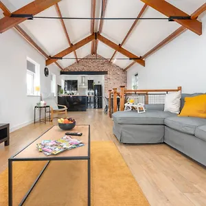 Stayright- 2 Bedroom House, Centrally Located & Close Walk To Centre Apartment Cardiff